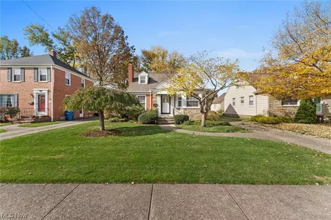 4262 W 215th St, Fairview Park, OH 44126