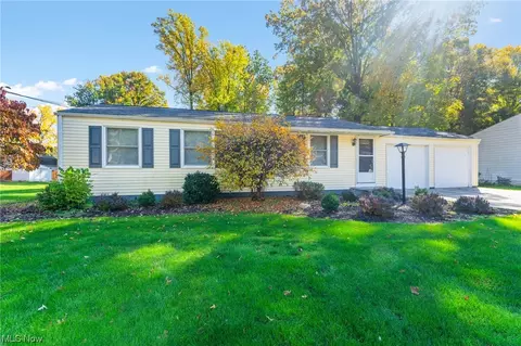 7866 Castle Rock Dr NE, Warren, OH 44484