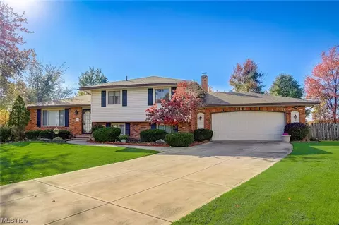 18290 Mallard Cir, Strongsville, OH 44136