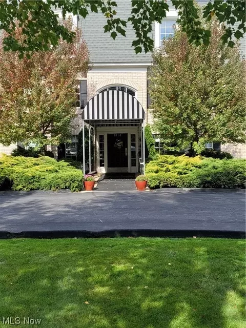 1851 King James #205, Westlake, OH 44145