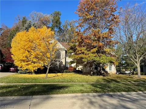 232 Sleepy Hollow Dr, Amherst, OH 44001