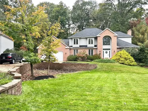 35755 Spicebush Ln, Solon, OH 44139