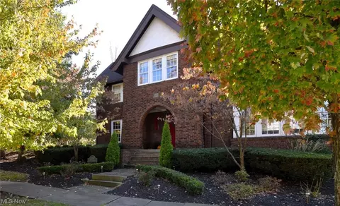 2257 S Overlook Rd, Cleveland Heights, OH 44106