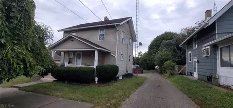 2510 10th St SW, Canton, OH 44710