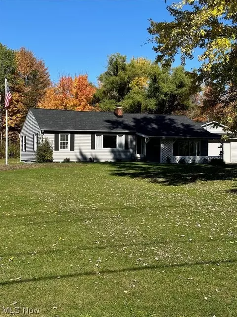 8114 Bainbridge Rd, Chagrin Falls, OH 44023