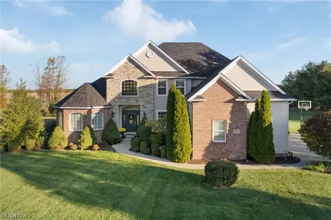2317 Ridge Top Dr, Wadsworth, OH 44281