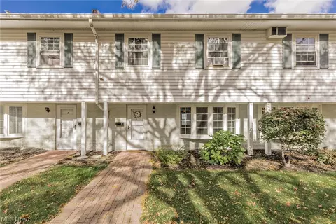 15 Meadowlawn Dr #4, Mentor, OH 44060