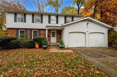 3907 Northview Dr, Stow, OH 44224