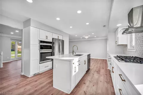 5776 Skyline Dr, Seven Hills, OH 44131 photo 8