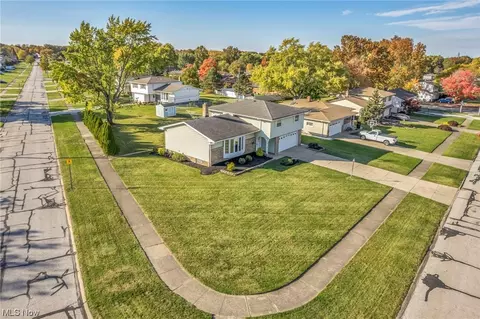 5776 Skyline Dr, Seven Hills, OH 44131 photo 3