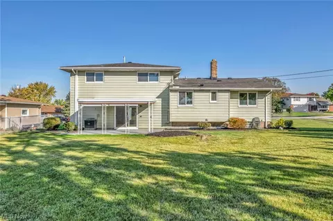 5776 Skyline Dr, Seven Hills, OH 44131 photo 2