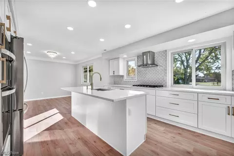 5776 Skyline Dr, Seven Hills, OH 44131 photo 6