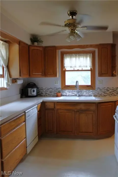 831 E 258th St, Euclid, OH 44132 photo 3