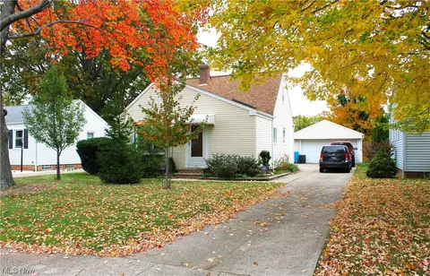 831 E 258th St, Euclid, OH 44132 photo 2