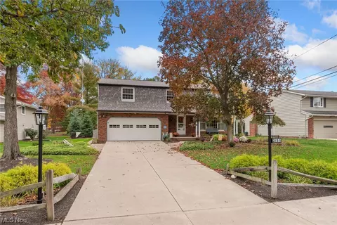 2135 Radcliffe Dr, Westlake, OH 44145