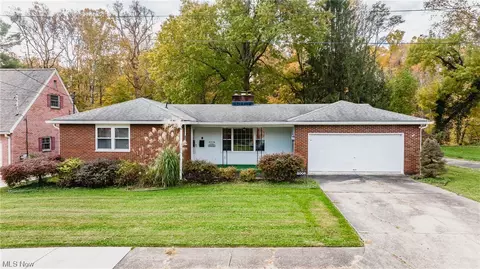 2008 Foley Dr, Parkersburg, WV 26104