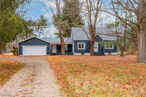 3399 Tee Dr, Akron, OH 44333