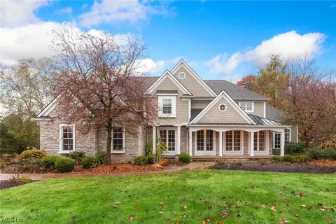 6590 Summer Wind Dr, Brecksville, OH 44141