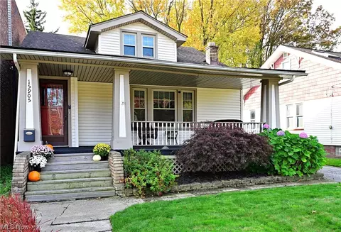 15905 W Park Rd, Cleveland, OH 44111