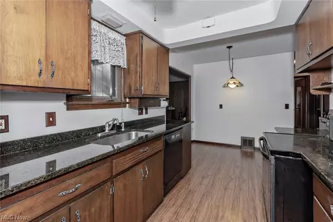 29648 Phillips Ave, Wickliffe, OH 44092 photo 12