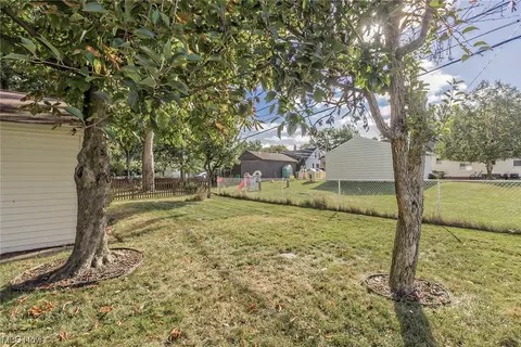 29648 Phillips Ave, Wickliffe, OH 44092 photo 5