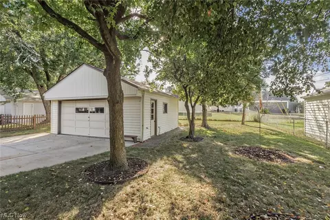 29648 Phillips Ave, Wickliffe, OH 44092 photo 4