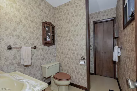 29648 Phillips Ave, Wickliffe, OH 44092 photo 17