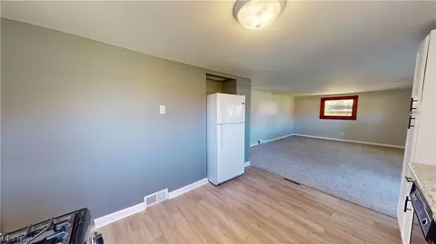 852 E Waterloo Rd, Akron, OH 44306 photo 11