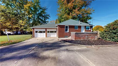 852 E Waterloo Rd, Akron, OH 44306 photo 2