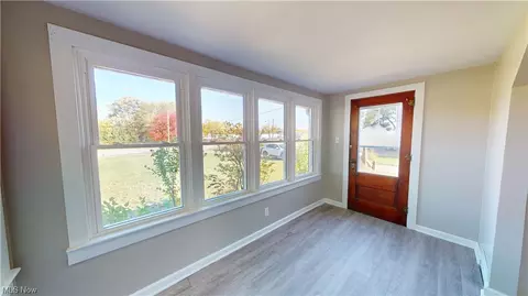 852 E Waterloo Rd, Akron, OH 44306 photo 6