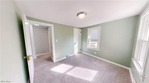 852 E Waterloo Rd, Akron, OH 44306 photo 18
