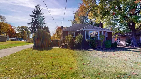 852 E Waterloo Rd, Akron, OH 44306