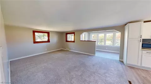 852 E Waterloo Rd, Akron, OH 44306 photo 14