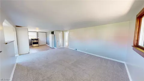 852 E Waterloo Rd, Akron, OH 44306 photo 12