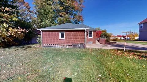 852 E Waterloo Rd, Akron, OH 44306 photo 3