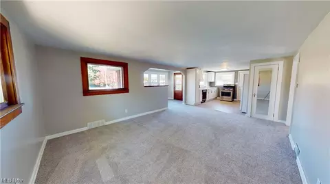 852 E Waterloo Rd, Akron, OH 44306 photo 13