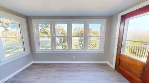852 E Waterloo Rd, Akron, OH 44306 photo 5