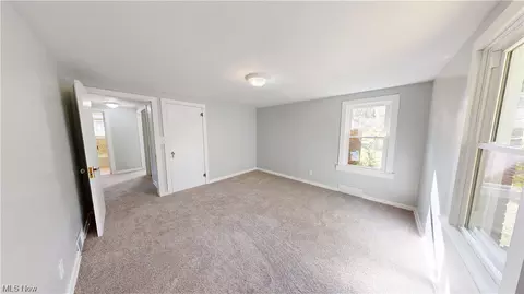 852 E Waterloo Rd, Akron, OH 44306 photo 19