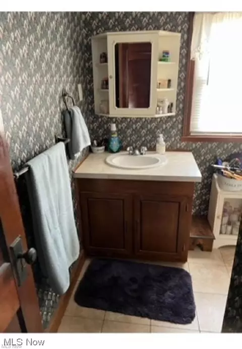 623 E State St, Alliance, OH 44601 photo 8