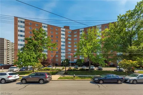 11850 Edgewater Dr #910, Lakewood, OH 44107
