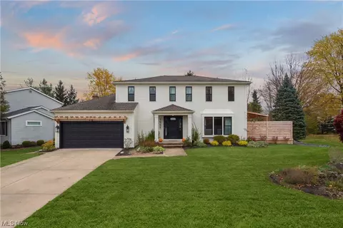 3555 Middle Post Ln, Rocky River, OH 44116