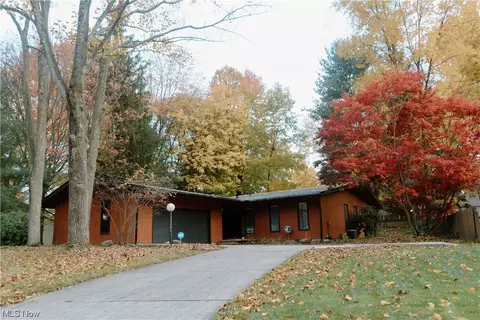 638 Ivywood Dr, Tallmadge, OH 44278