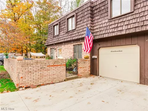 777 Tollis Pkwy #13-04, Broadview Heights, OH 44147