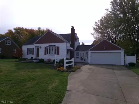 8520 Milmont St NW, Massillon, OH 44646