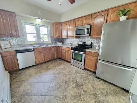 144 Beebe Ave, Elyria, OH 44035 photo 6