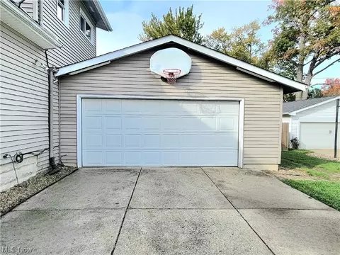 144 Beebe Ave, Elyria, OH 44035 photo 2