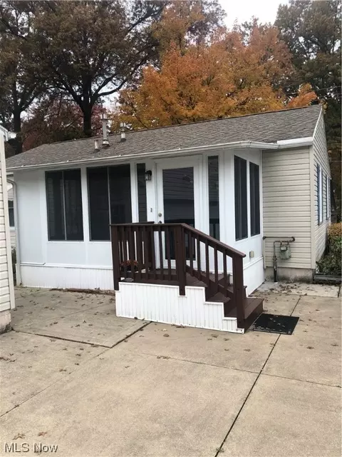 367 West St, Wadsworth, OH 44281 photo 2