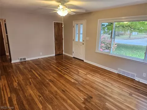 367 West St, Wadsworth, OH 44281 photo 3