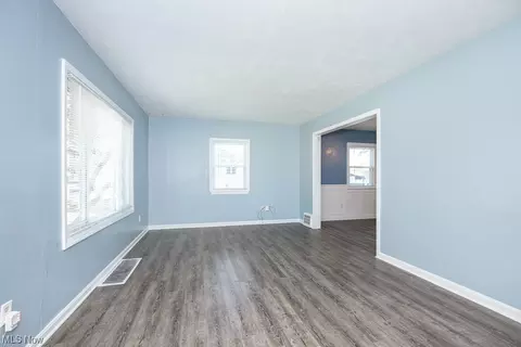175 Seneca St, Elyria, OH 44035 photo 6