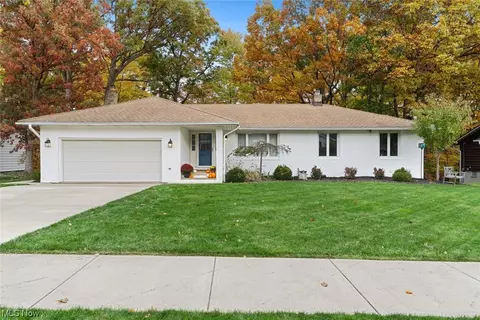 6861 Drexel Dr, Seven Hills, OH 44131